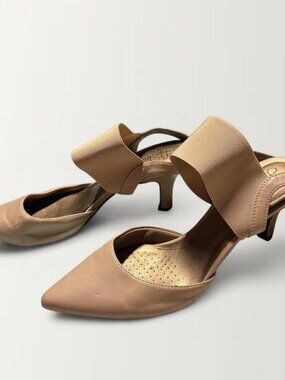 Tan nude short heel with pointed toe and open back - Size 7.5